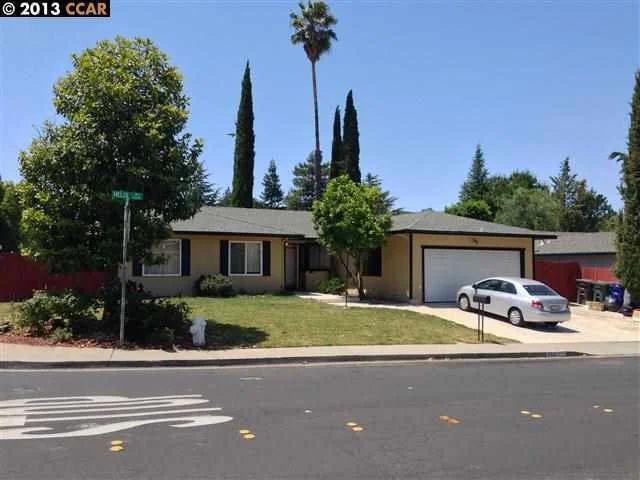 901 Helix Dr, Concord, CA 94518-3446