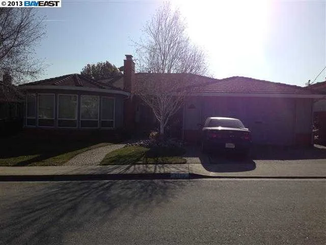 2765 Lakeview Dr, San Leandro, CA 94577-6803