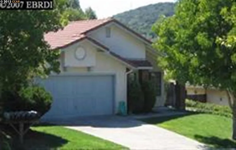 5587 Deer Run Dr, El Sobrante, CA 94803-3871