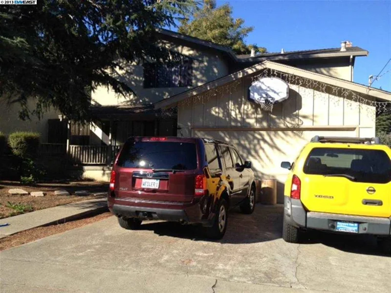 19004 Stanton Ave, Castro Valley, CA 94546-2807