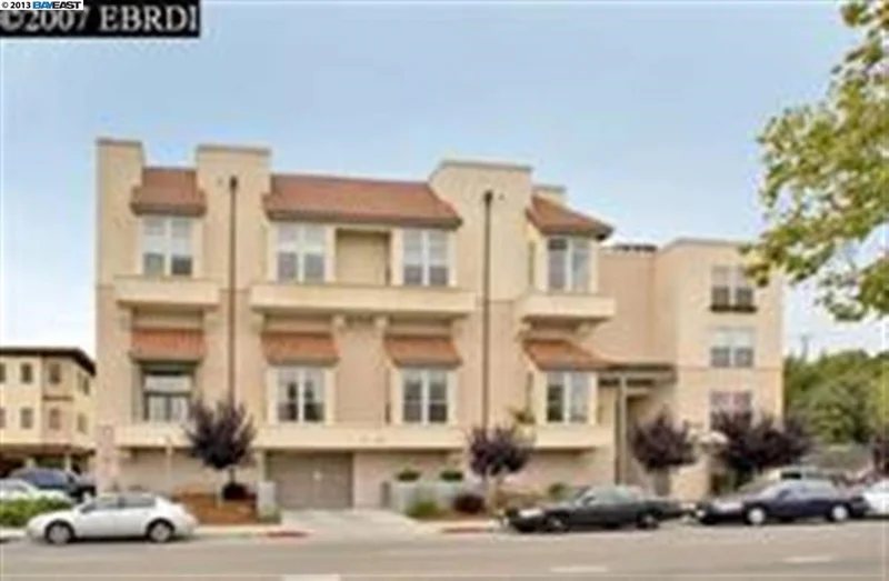 426 27th St #102B, Oakland, CA 94612-2413