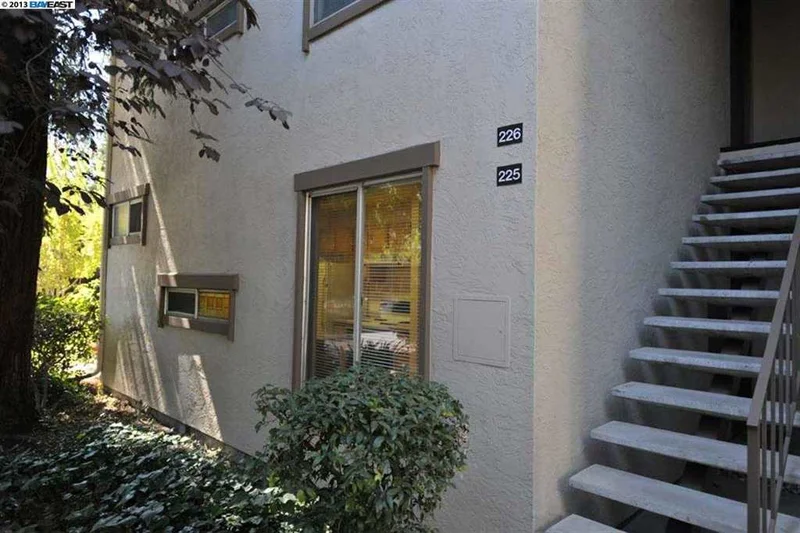 2742 Oak Road #225, Walnut Creek, CA 94597