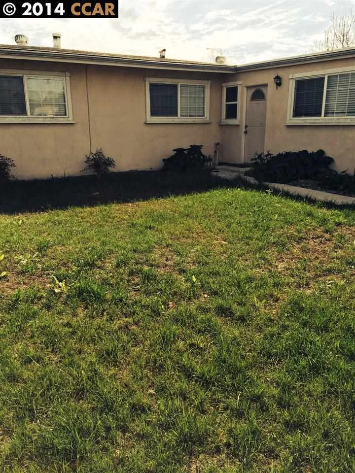 2750 Broadmoor Ave, Concord, CA 94520-4752