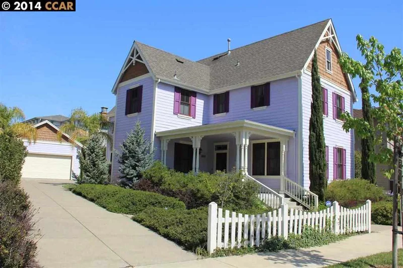 1024 Promenade St, Hercules, CA 94547-2710