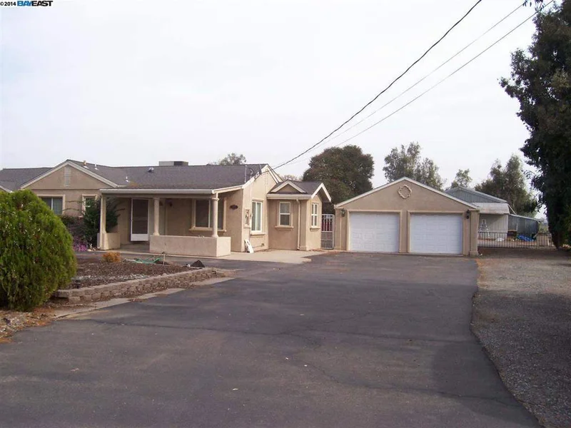 11624 Victory Ave., Oakdale, CA 95361-7730