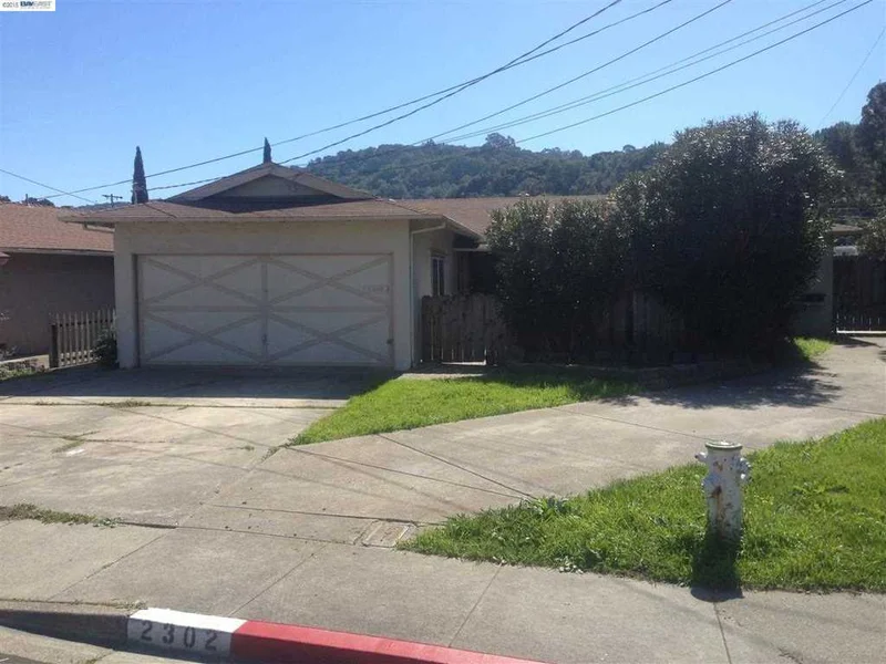 2302 Estrella Ct, Pinole, CA 94564