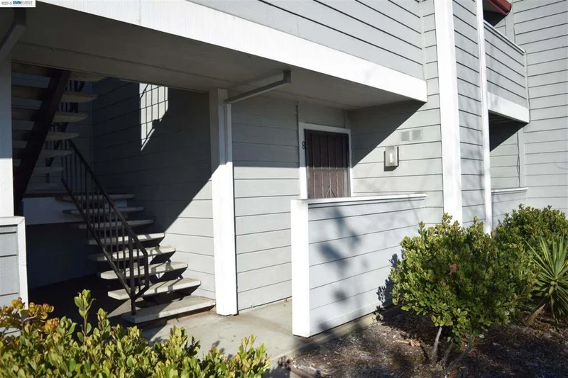 29621 Red Oak Ct #8, Hayward, CA 94544