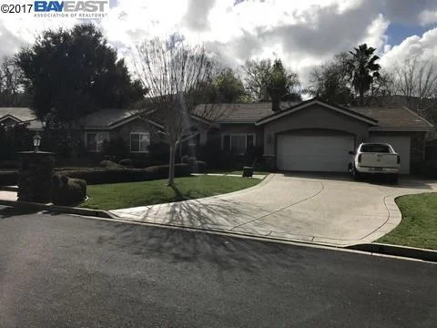 1049 Adrienne Dr., Alamo, CA 94507