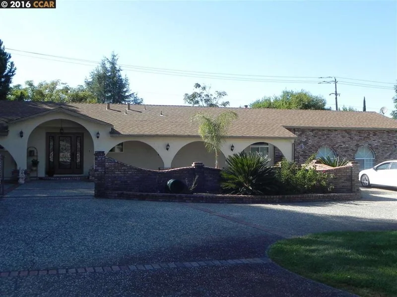 104 Old Oak Ct, Oakley, CA 94561