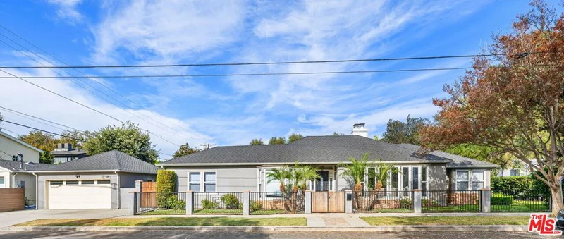 11401 Aqua Vista Street, Studio City, CA 91604
