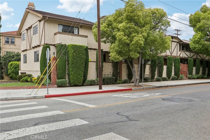 433 S 6th Street E, Burbank, CA 91501