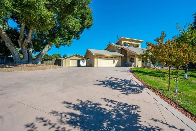10325 Circle Oak Drive, Atascadero, CA 93422