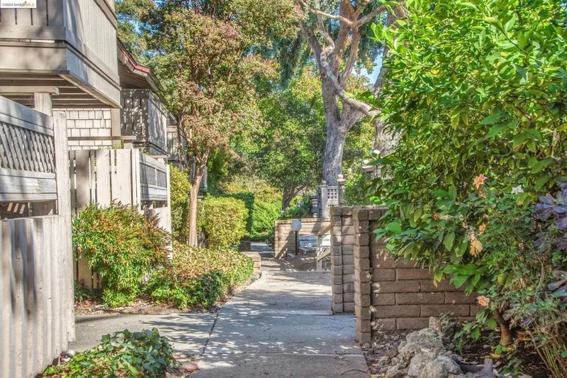 100 Kinross Dr 2, Walnut Creek, CA 94598