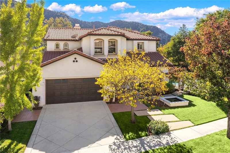 10 Moonridge Ct, Azusa, CA 91702