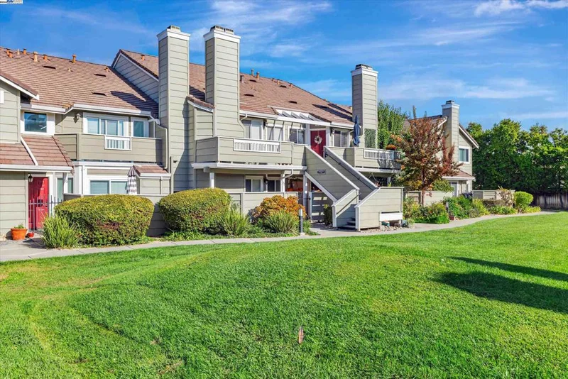 30 Cherryton Ln