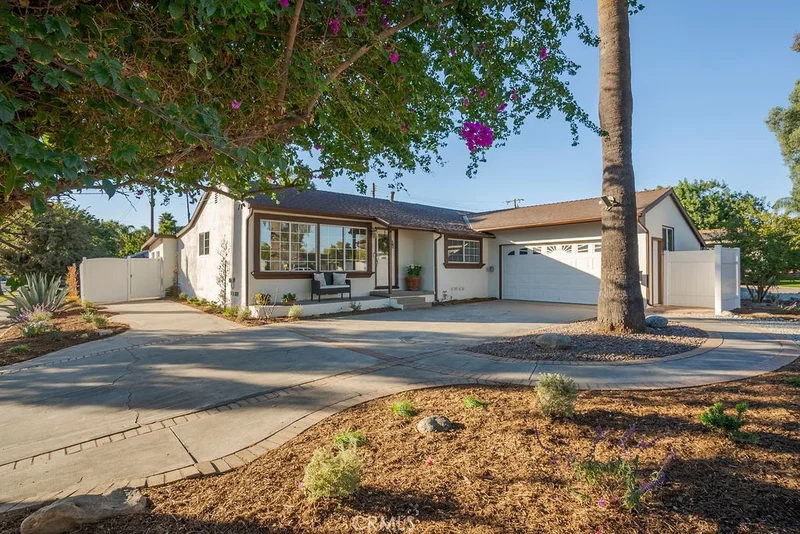 885 S College Avenue, Claremont, CA 91711