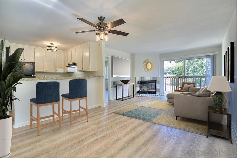 7704 Caminito Tingo 202, Carlsbad, CA 92009