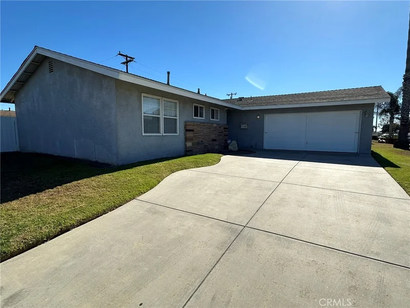 1130 W Kamala Street, Oxnard, CA 93033