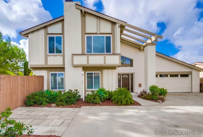 10427 La Morada Dr, San Diego, CA 92124
