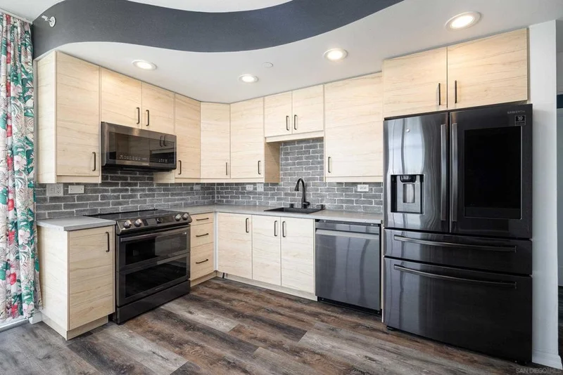 550 15th St 705, San Diego, CA 92101