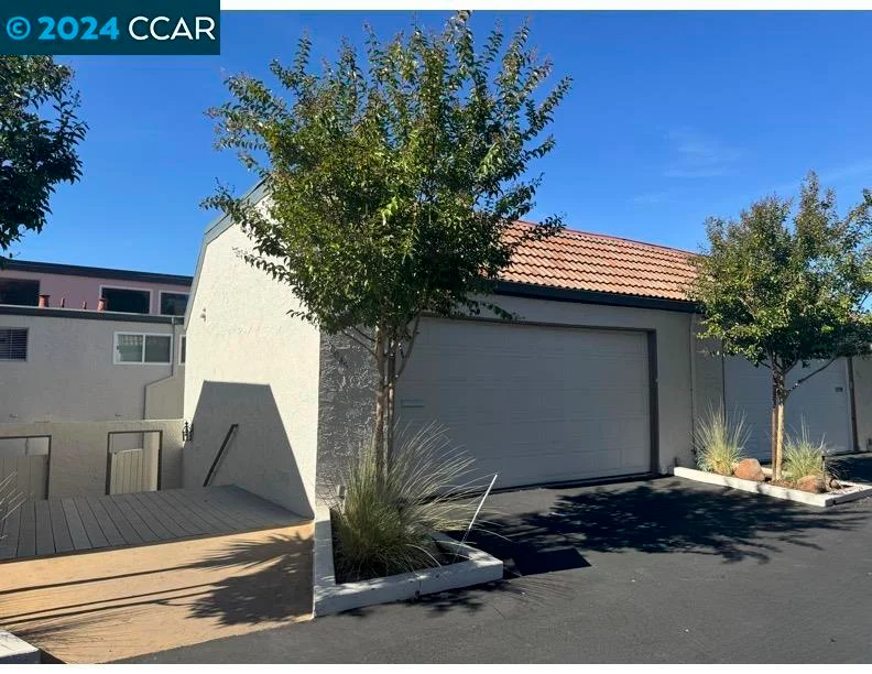 1045 Alta Mesa Dr, Moraga, CA 94556