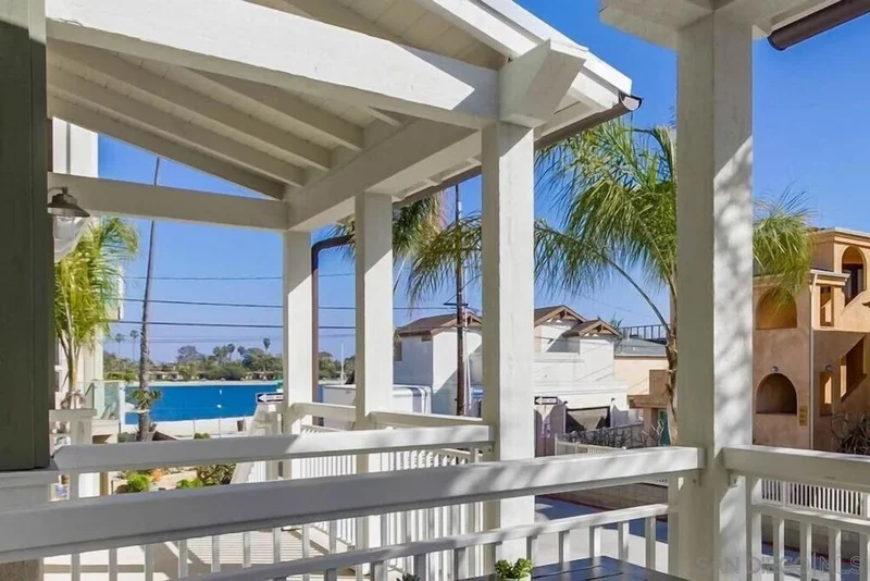 834 Santa Barbara Pl photo 2