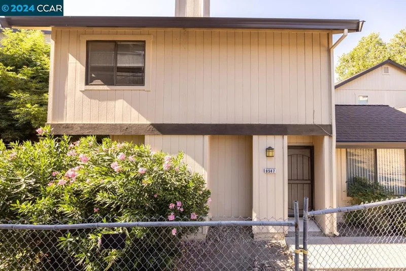 8547 Center Pkwy, Sacramento, CA 95823
