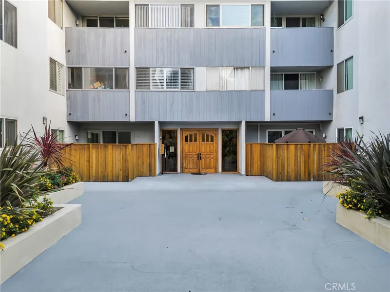 6150 Buckingham Pkwy 202, Culver City, CA 90230