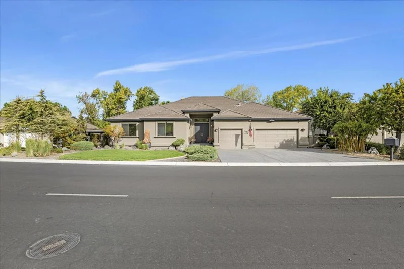 1036 Ridgemark Drive, Hollister, CA 95023