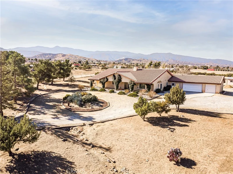 9068 Johnson Road, Phelan, CA 92371