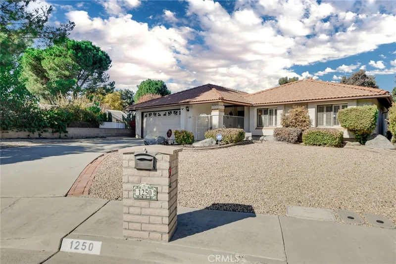 1250 Sequoia Circle, Hemet, CA 92545