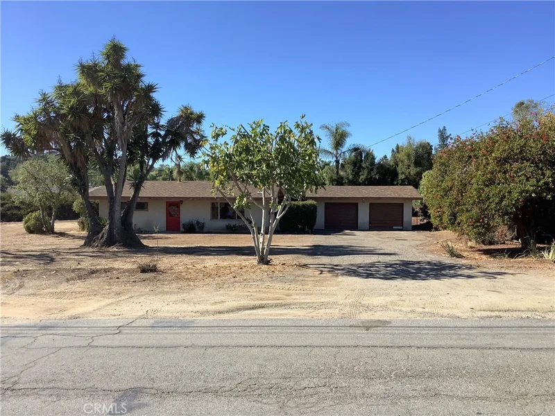 1045 La Rueda Drive, Vista, CA 92084
