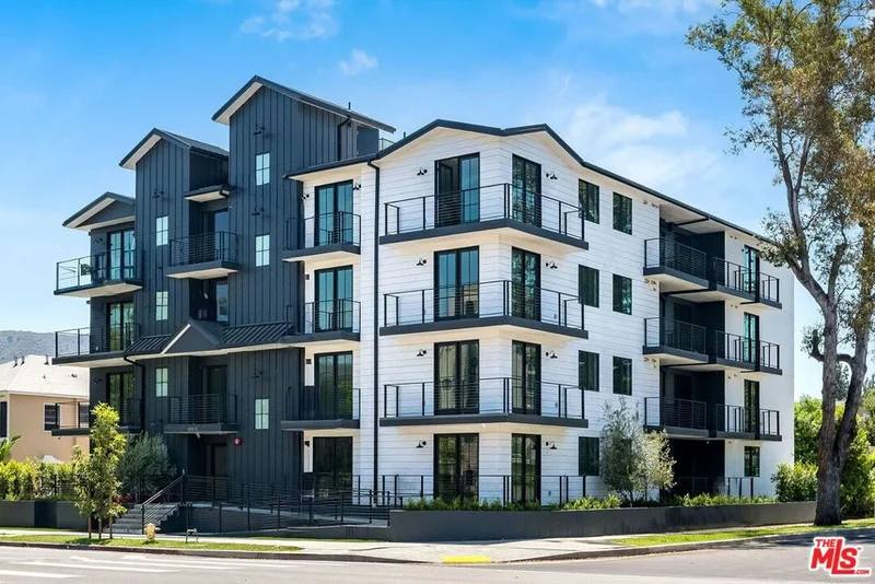10352 Riverside Drive 303, Toluca Lake, CA 91602