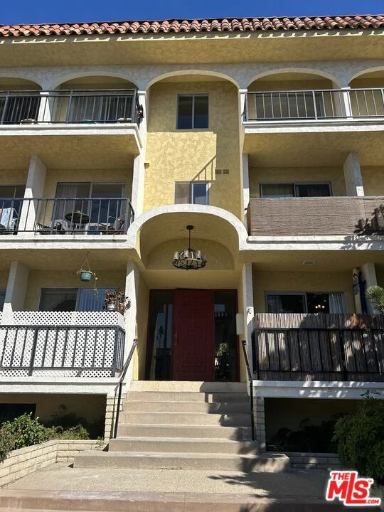 1033 6TH Street 212 photo 2