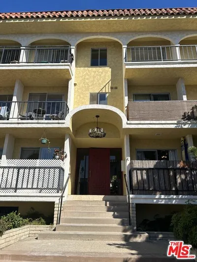 1033 6TH Street 212 photo 2
