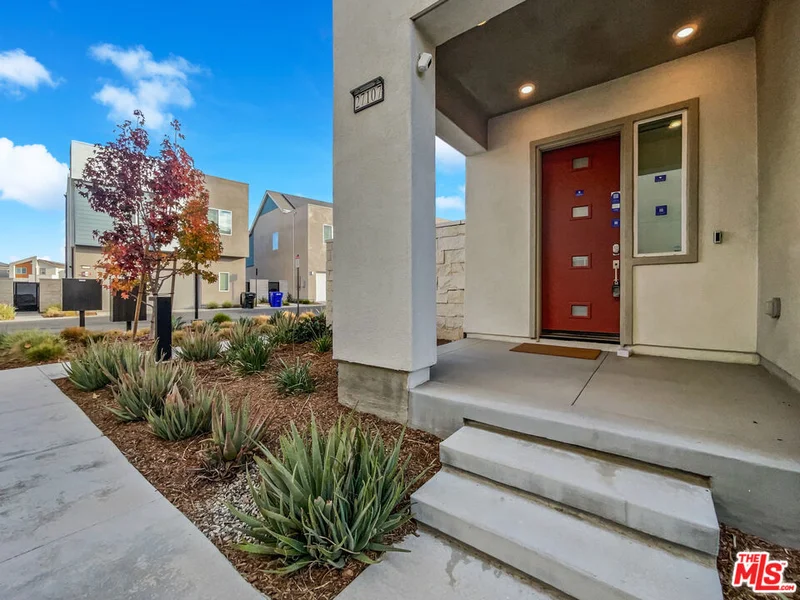27107 Scrub Oak Court, Valencia, CA 91381