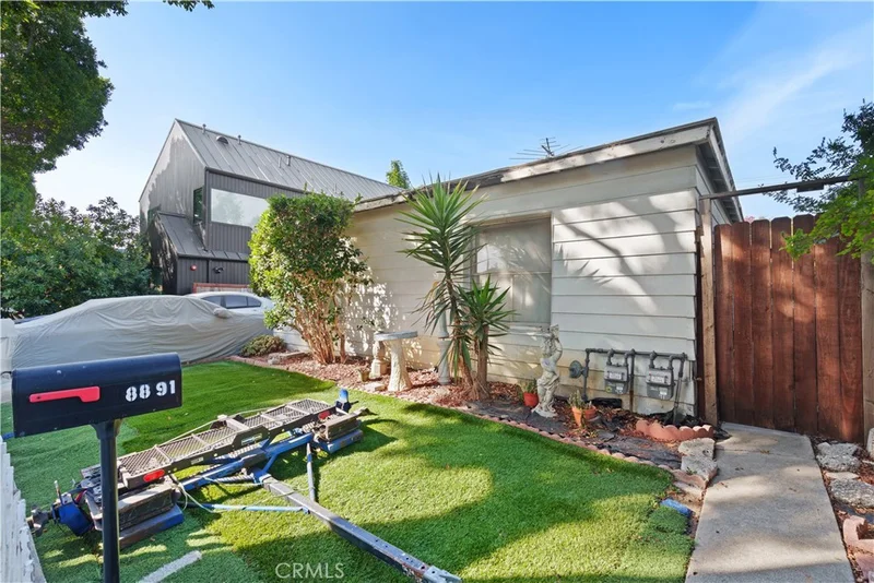 8891 Carson Street, Culver City, CA 90232