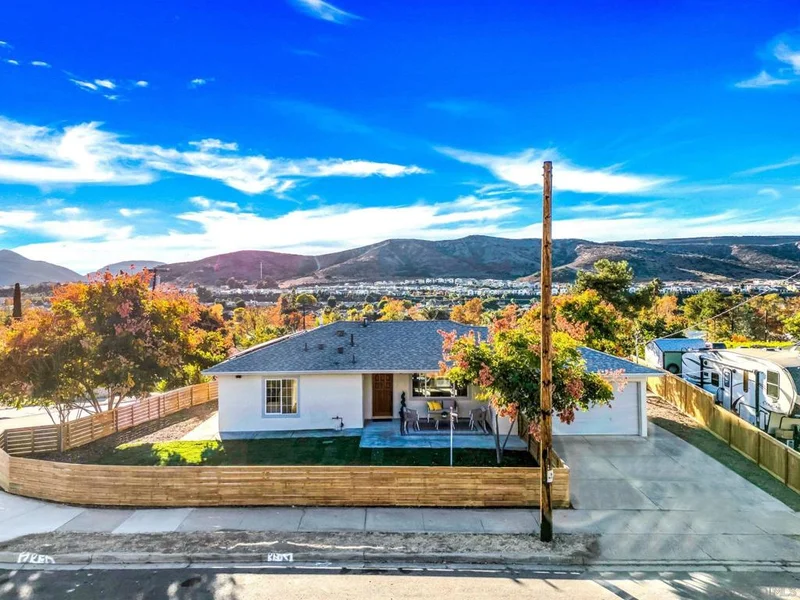 10004 Settle Rd, Santee, CA 92071