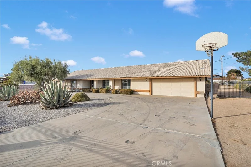 18564 Siskiyou Road, Apple Valley, CA 92307