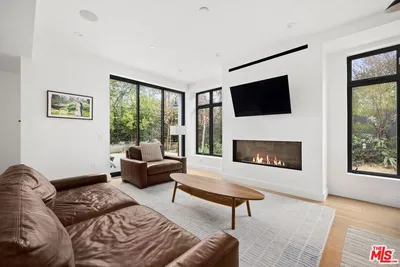 1037 21st Street photo 2