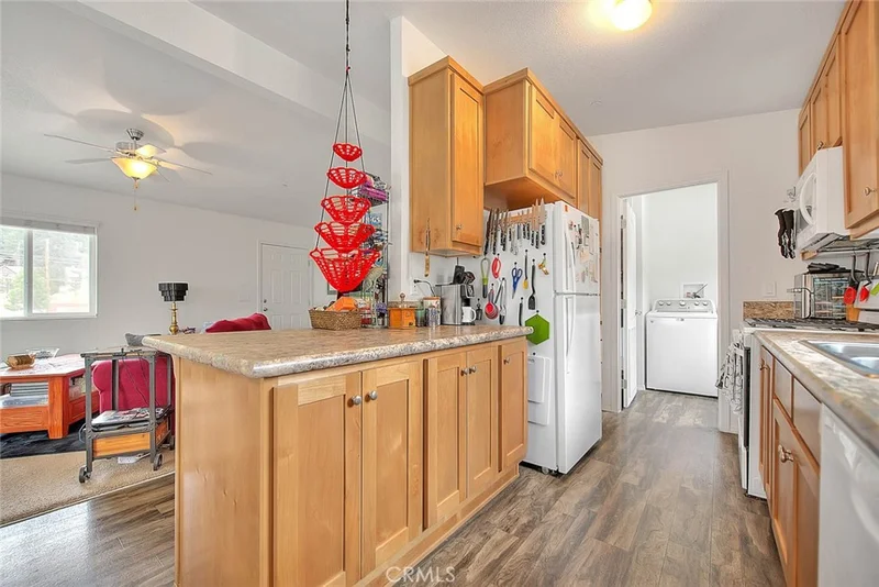 1033 Snowbird Road, Wrightwood, CA 92397