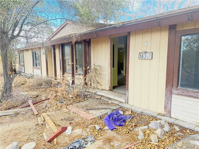 36299 Santa Fe Street, Daggett, CA 92327