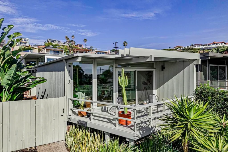 1238 Agate St, San Diego, CA 92109
