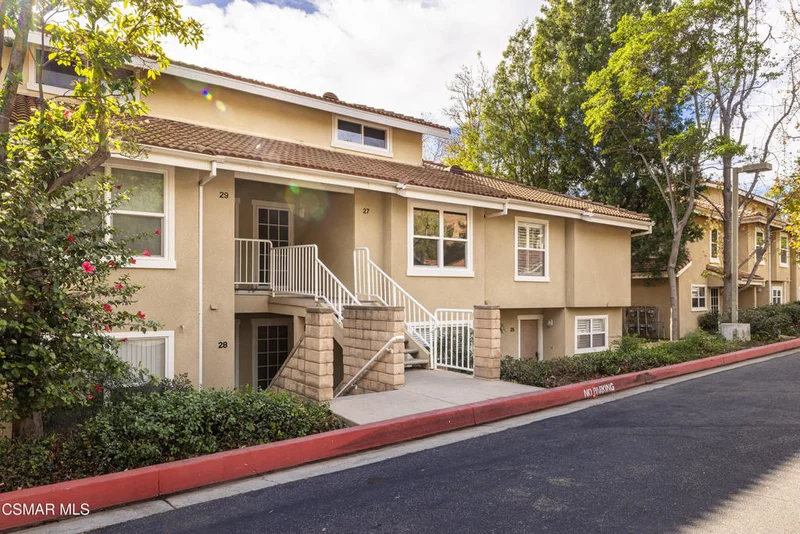 2731 Erringer Road 25, Simi Valley, CA 93065