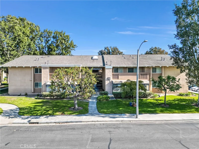8788 Coral Springs Court 5 (201E), Huntington Beach, CA 92646