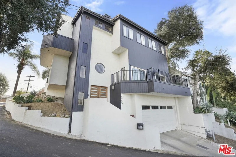 4555 Ensenada Drive, Woodland Hills, CA 91364