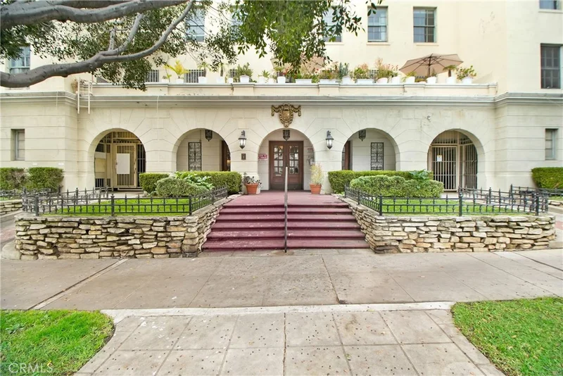 855 S Serrano Avenue 32A, Los Angeles, CA 90005