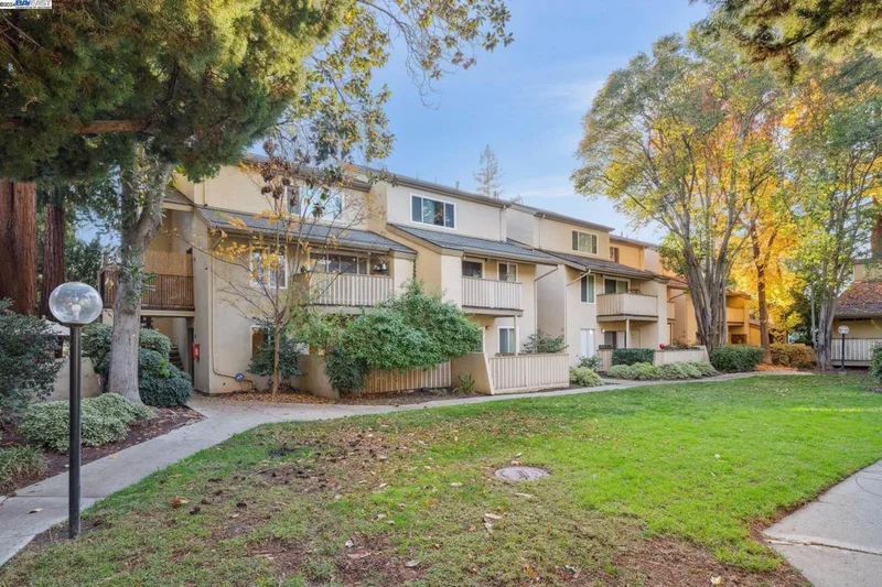 2700 Oak Rd 20, Walnut Creek, CA 94597