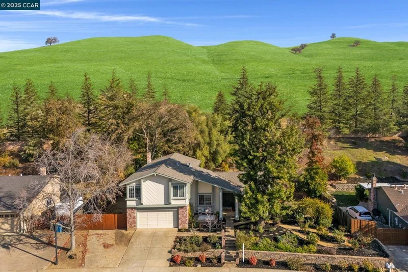 1140 Easley Dr, Clayton, CA 94517