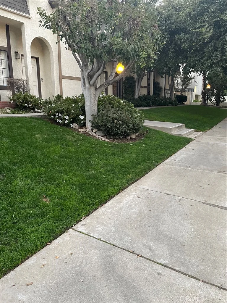 511 S El Molino Avenue 16, Pasadena, CA 91101